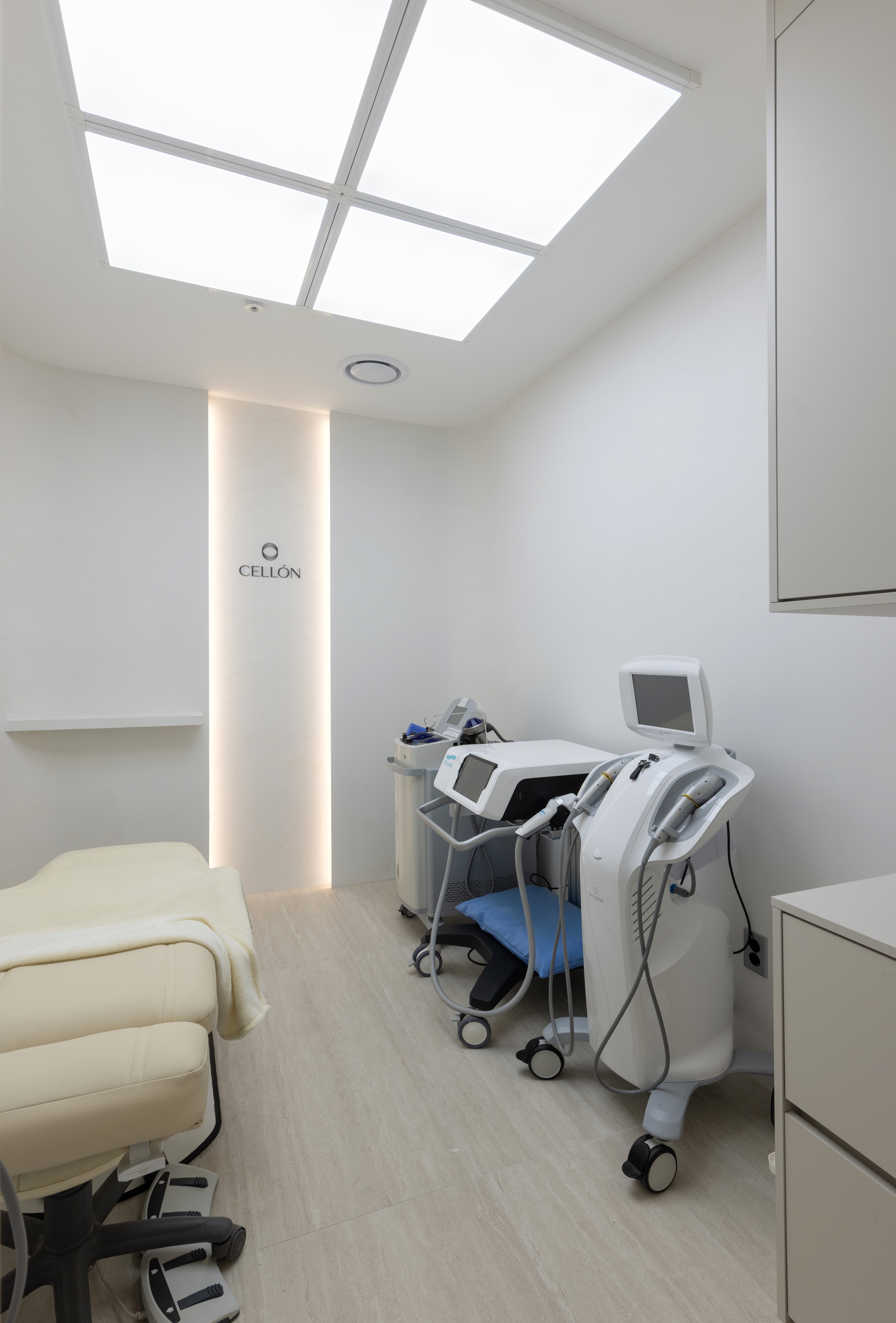 Cellon Clinic interior photo