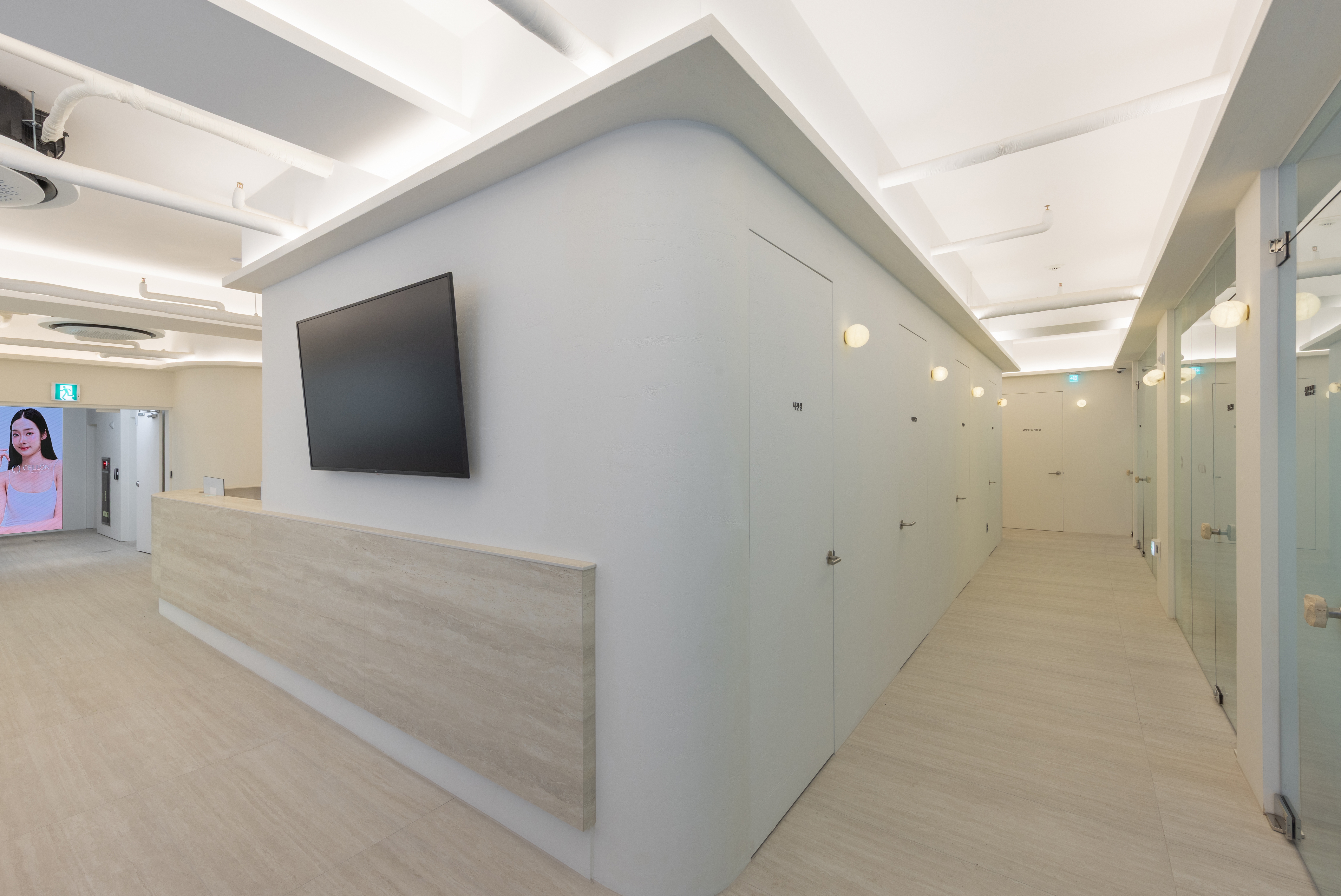 Cellon Clinic interior photo