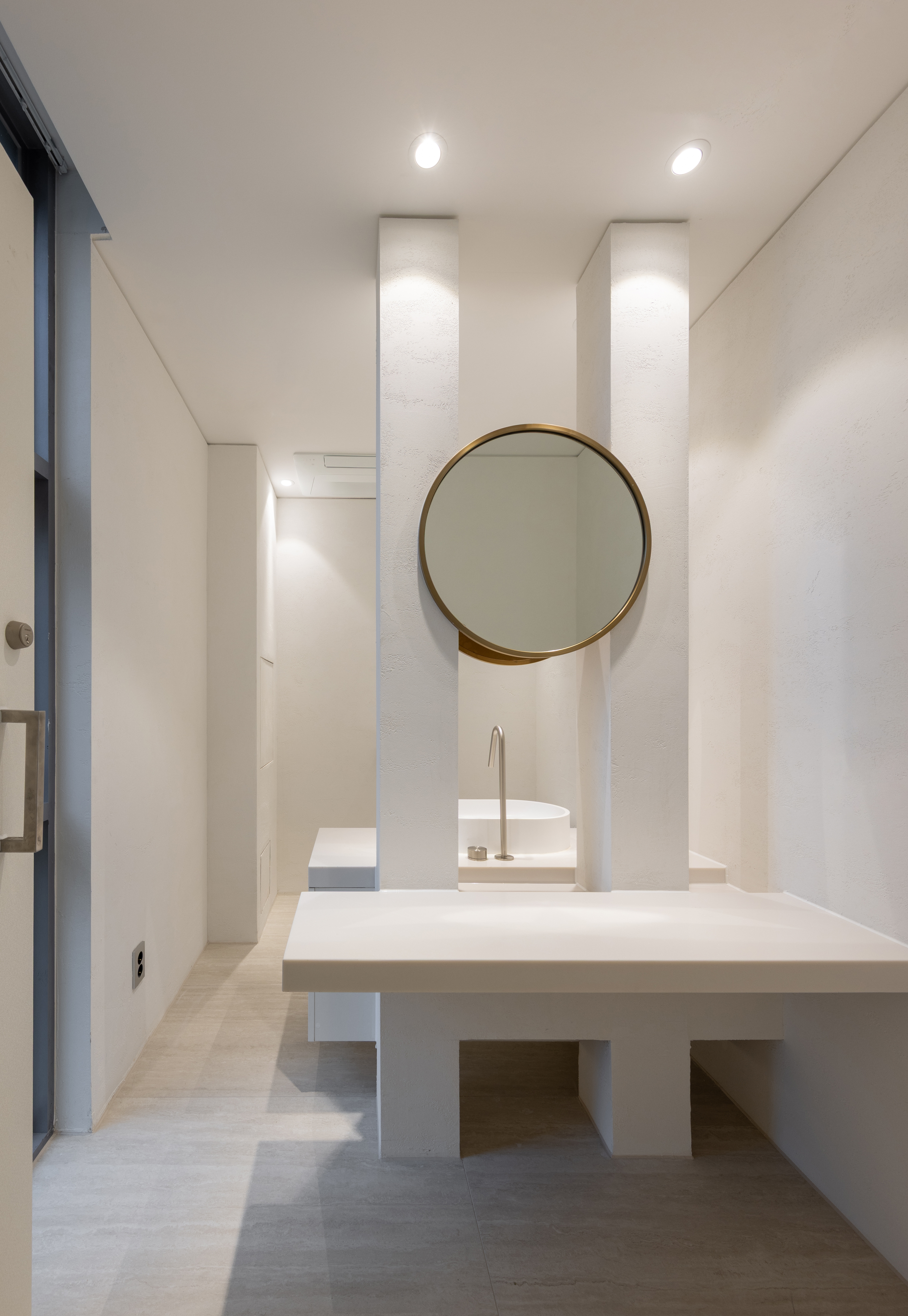 Cellon Clinic interior photo