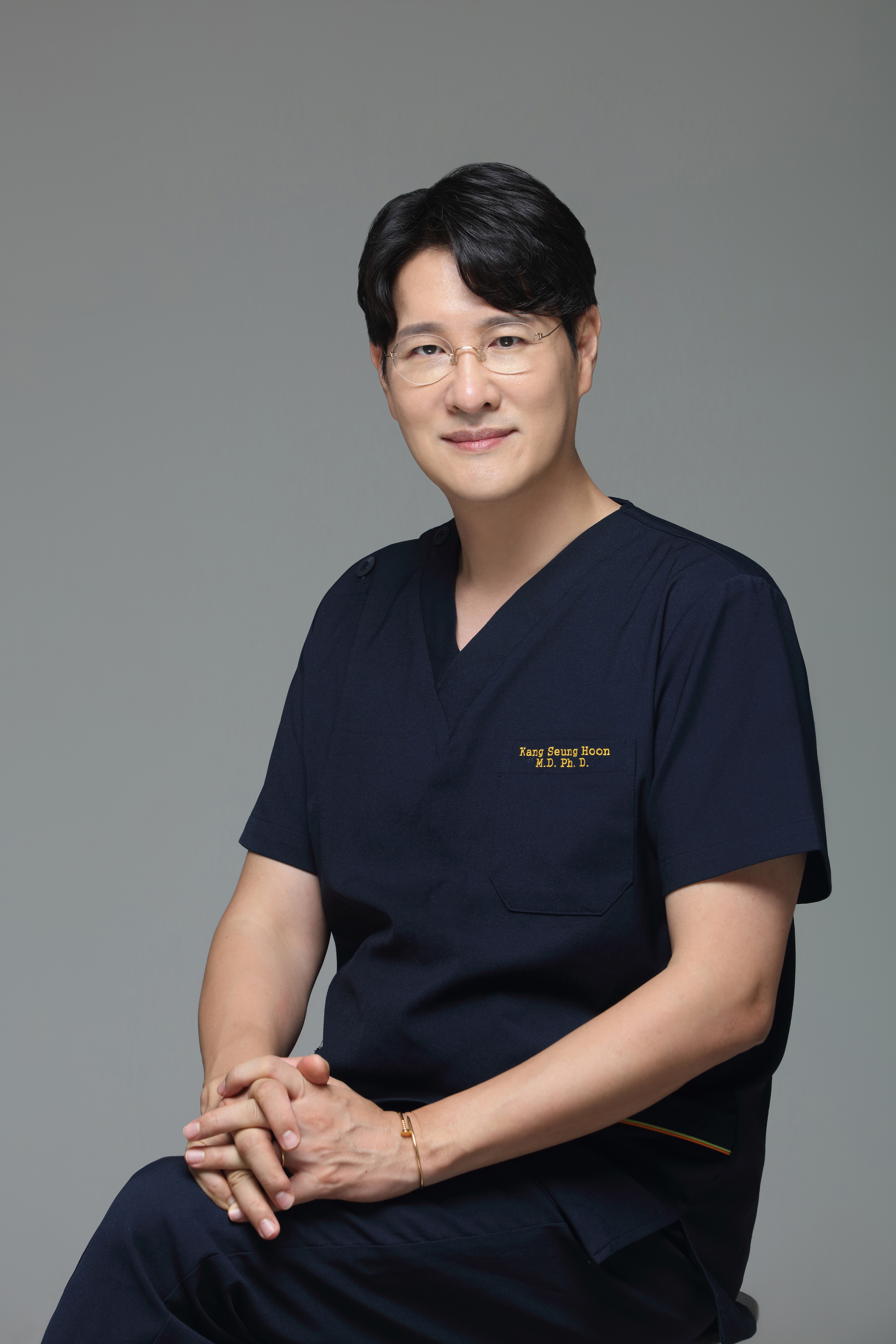 Cellon Clinic medical staff consultation photo